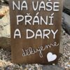 Na přání a dary, cedule tmavá