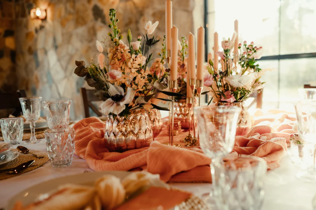 Výzdoba svatby v barvě Peach Fuzzy