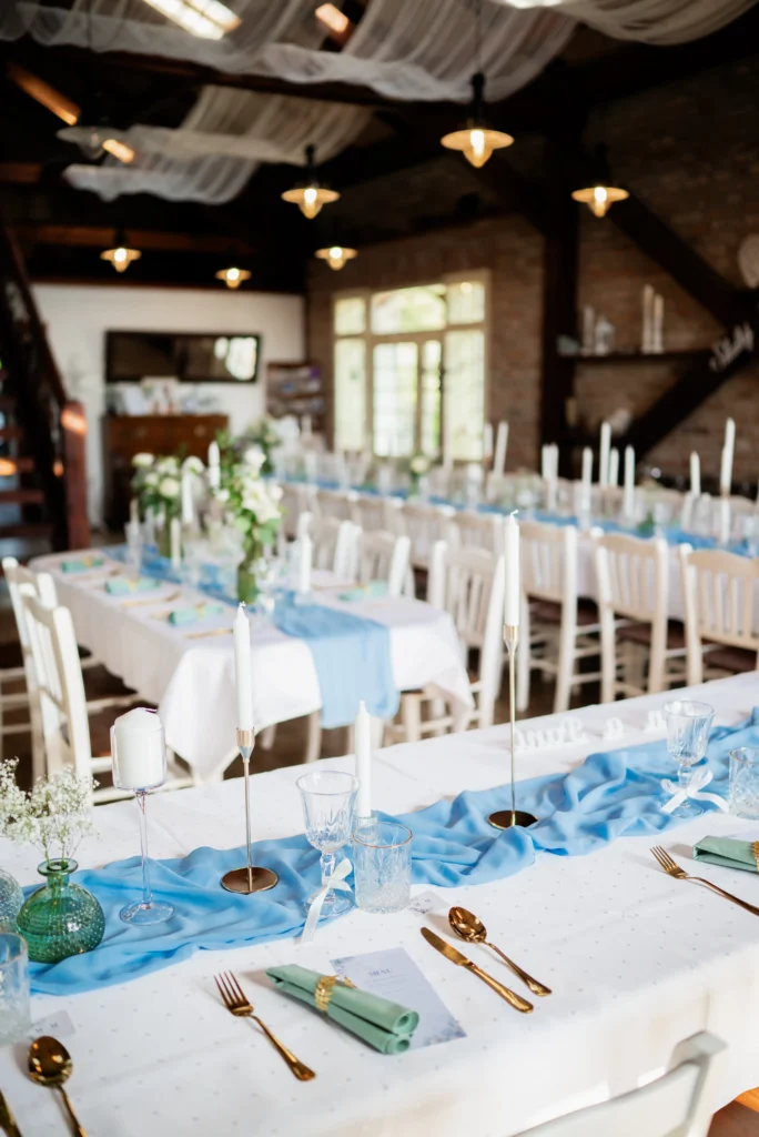 Svatební výzdoba ve stodole 