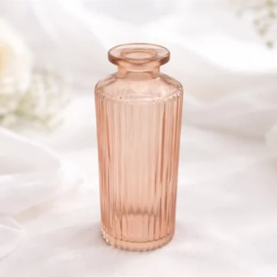 skleněná váza oranžová na svatbu, vhodná na svatební stůl