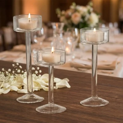 Skleněný svícen na svatební stůl